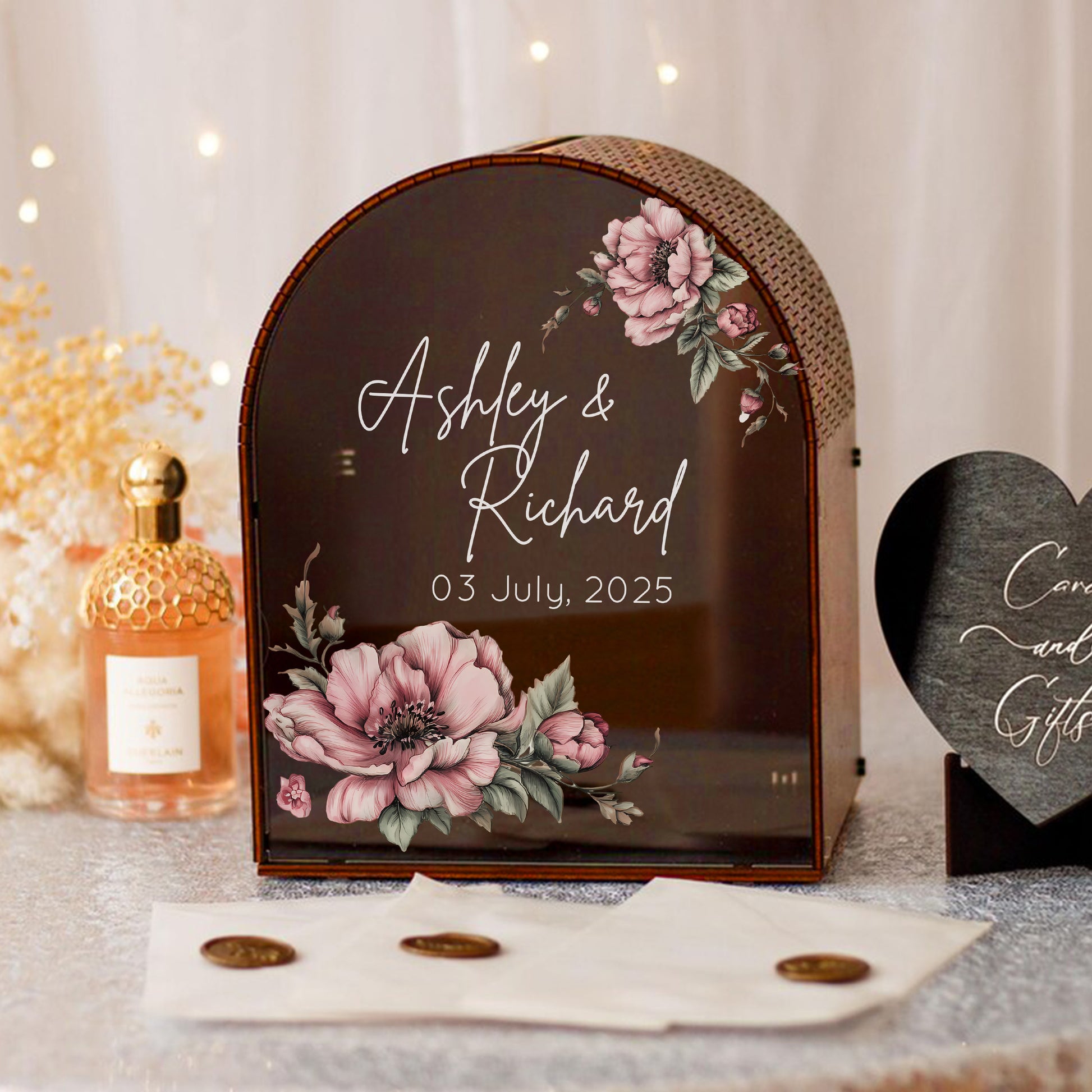 A beautiful centerpiece for your wedding day 💍 Personalized Wedding Card Box