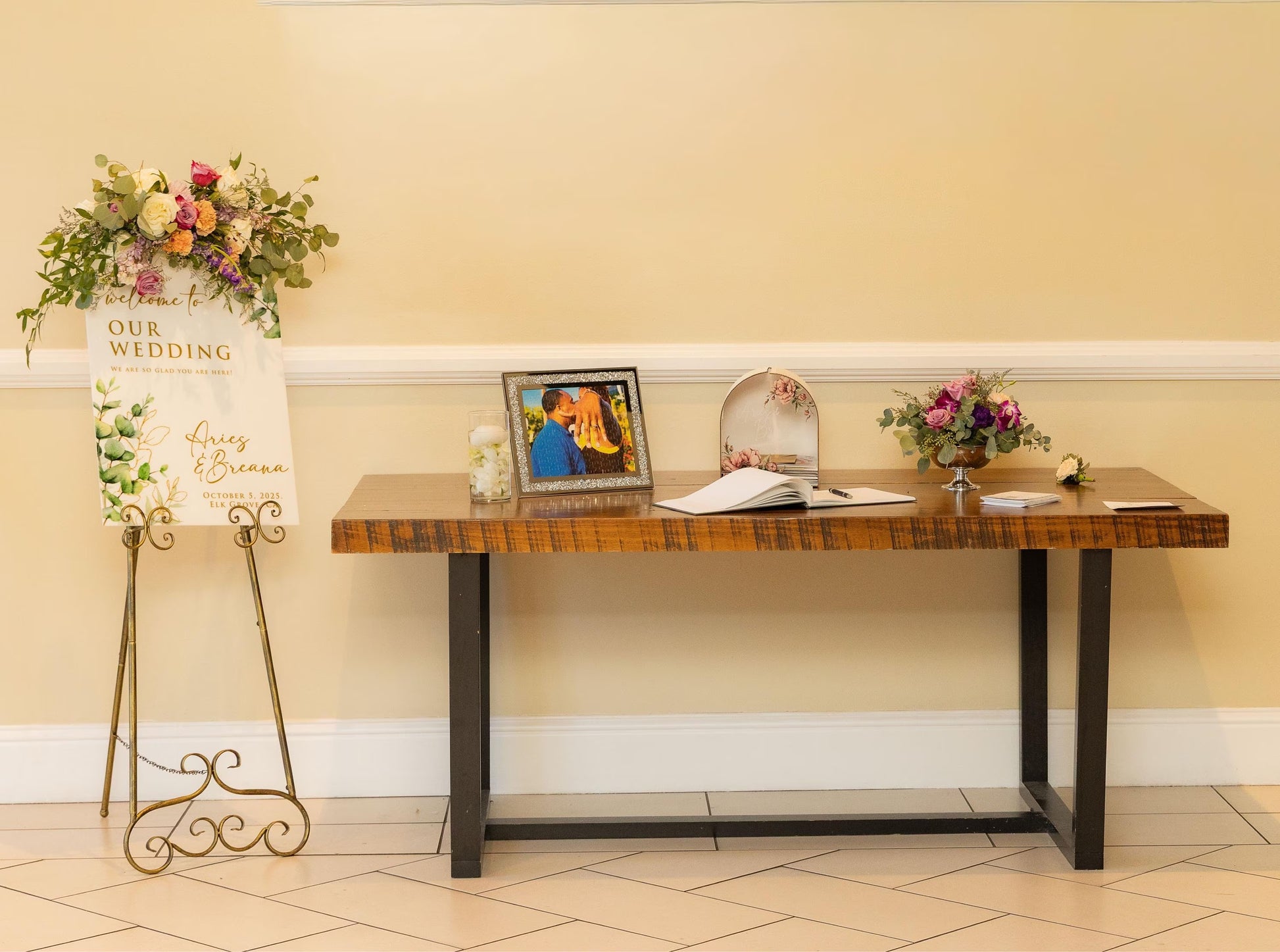 A beautiful centerpiece for your wedding day 💍 Personalized Wedding Card Box